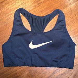 NIKE Classic Swoosh Sports Bra